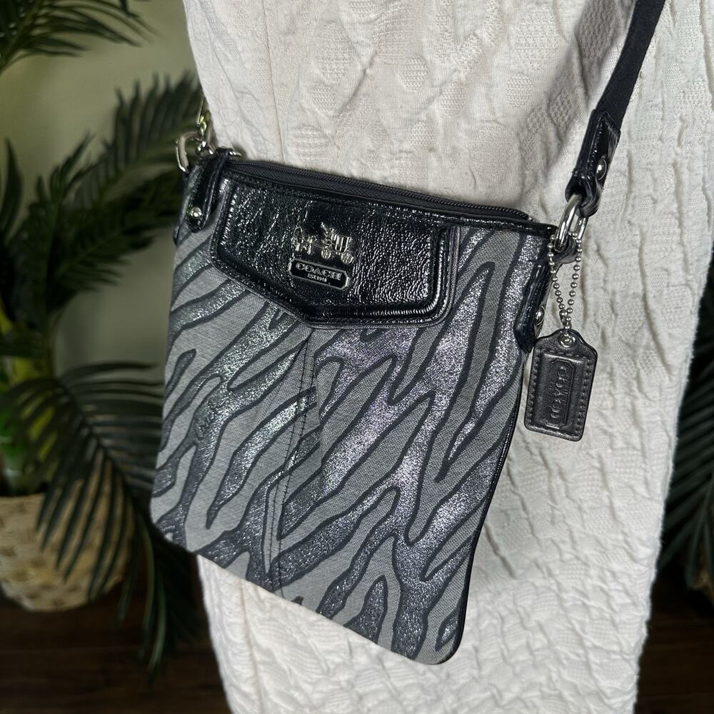 Coach crossbody bag Canvas zebra Black Silver Gray patent trim leather - Picture 1 of 13